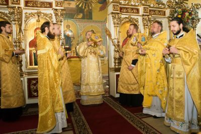 В день памяти святителя Николая Чудотворца митрополит Серафим совершил литургию в Никольском храме в Терновке