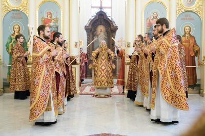 В день памяти великомученицы Екатерины митрополит Серафим совершил литургию в Спасском кафедральном соборе