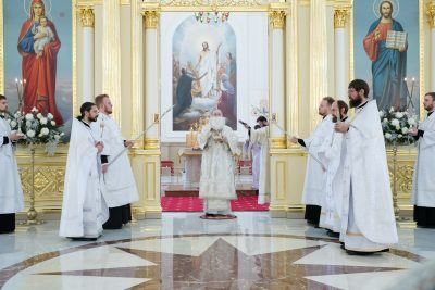 В Неделю по Богоявлении митрополит Серафим совершил литургию в Спасском кафедральном соборе