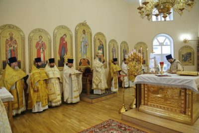 Митрополит Серафим совершил литургию в Воскресенском соборе г. Никольска