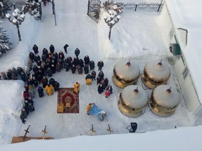 Состоялось освящение новых куполов и крестов Вознесенского кафедрального собора в Кузнецке