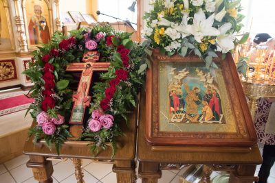 В Неделю Крестопоклонную митрополит Серафим совершил литургию в Никольском храме в Терновке