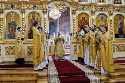 Митрополит Серафим совершил литургию и вечерню с чином прощения в Вознесенском кафедральном соборе Кузнецка