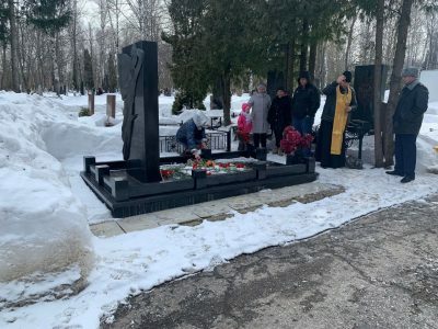 Протоиерей Антоний Шварев совершил панихиду в день памяти Героя России Александра Сергеева