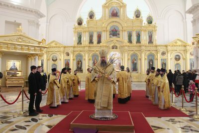 В праздник Торжества Православия митрополит Серафим совершил литургию святителя Василия Великого в Спасском кафедральном соборе