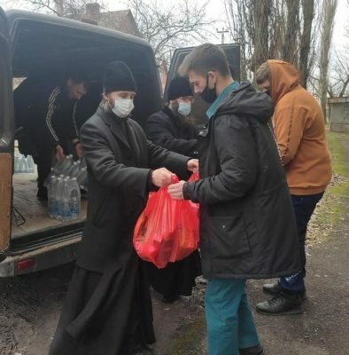 Более 18 тысяч беженцев получают помощь Русской Церкви в 30 епархиях. Информационная сводка о помощи беженцам (от 1 марта 2022 года)
