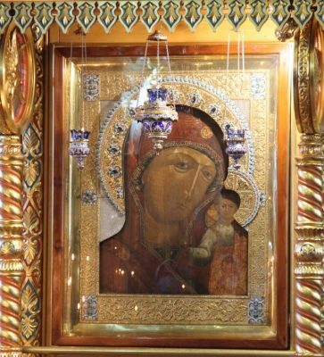 В Спасском соборе начинается служение акафиста перед Казанской-Пензенской иконой Божией Матери