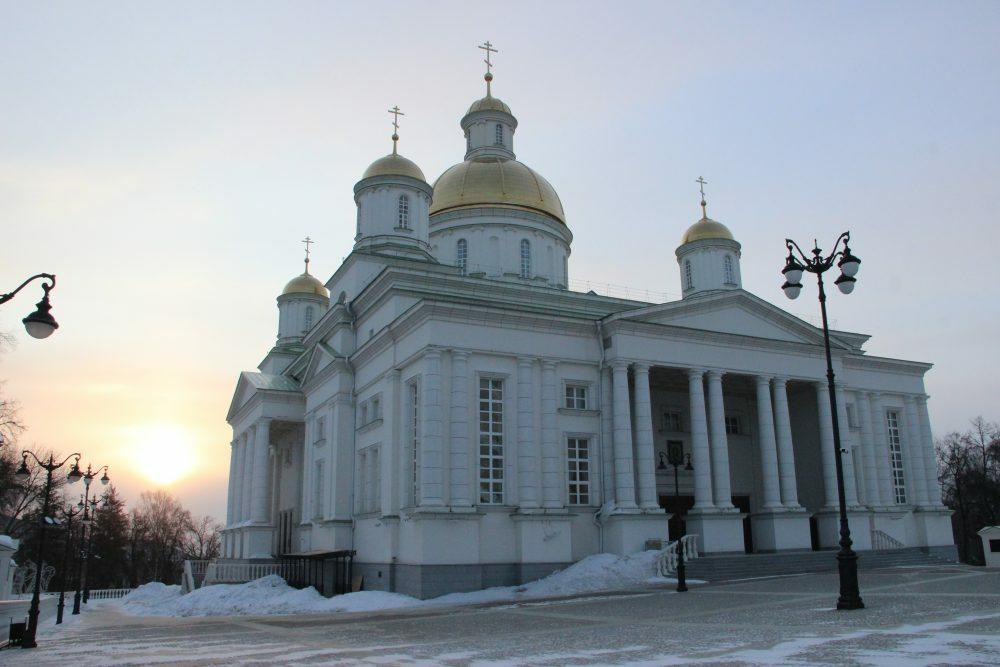 В канун Недели 4-й Великого поста митрополит Серафим совершил всенощное бдение в Спасском кафедральном соборе