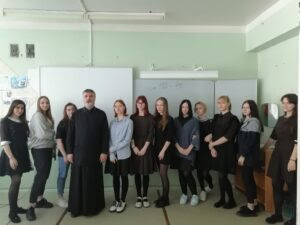 Священник Роман Жирнов обсудил со школьниками «Тайну природы женщины»