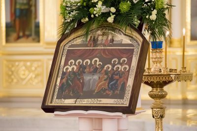 В канун Великого Четверга митрополит Серафим совершил уставное богослужение в Спасском кафедральном соборе
