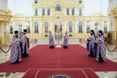 В канун Недели 5-й Великого поста митрополит Серафим совершил всенощное бдение в Спасском кафедральном соборе