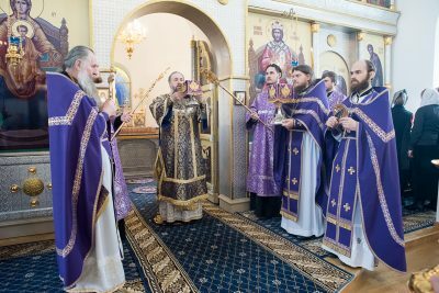 В Неделю 5-ю Великого поста митрополит Серафим совершил литургию в Спасо-Преображенском мужском монастыре
