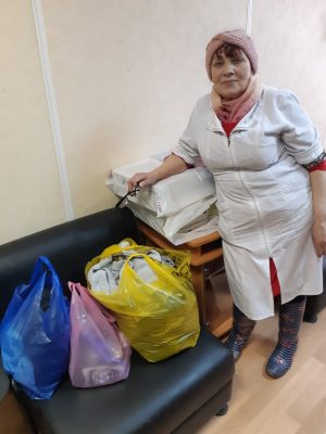 Беженцы получили новую одежду и обувь, приобретенные прихожанами Городищенского округа