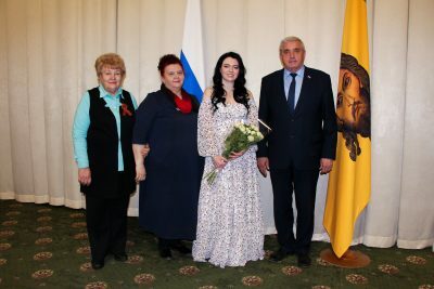 Художественный руководитель Семейного Православного театра выступила с поздравительной программой в Правительстве  Пензенской области