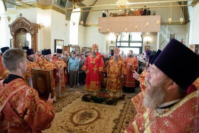 В день обретения мощей Иоанна Оленевского митрополит Серафим возглавил литургию в селе Соловцовка