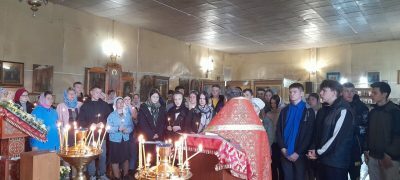 В день престольного праздника школьники посетили Никольский молитвенный дом в поселке Шемышейка