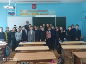 Священник встретился с учащимися средней общеобразовательной школы р.п. Чаадаевка