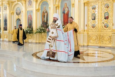 В канун Недели Всех святых в земле Российской просиявших митрополит Серафим совершил всенощное бдение в Спасском кафедральном соборе