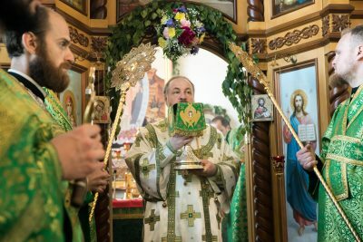 В день Святого Духа митрополит Серафим совершил литургию в Троицкой церкви села Кевдо-Мельситово
