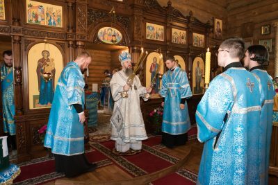 В день чествования Владимирской иконы Божией Матери митрополит Серафим совершил литургию во Владимирском храме Пензы