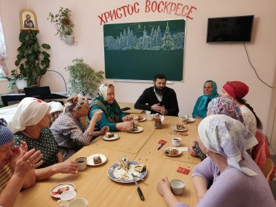 Протоиерей Владимир Кэтанэ провел встречу с обществом сестер милосердия
