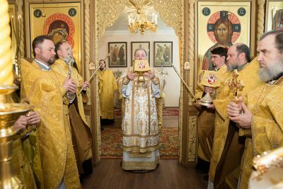 В день памяти святителя Иоанна Шанхайского митрополит Серафим совершил литургию в храме Иннокентия Иркутского при семинарии