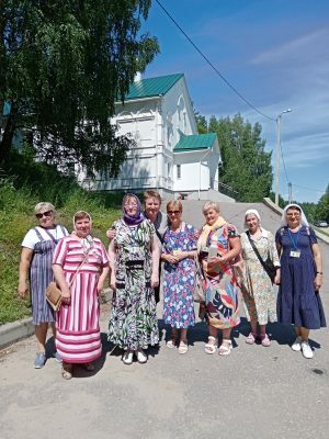 В день чествования Тихвинской иконы Божией Матери паломники посетили Семиключье
