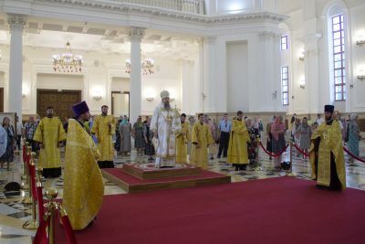 В канун Недели 8-й по Пятидесятнице митрополит Серафим совершил всенощное бдение в Спасском кафедральном соборе