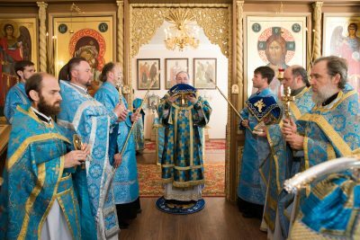 Перед началом учебного года митрополит Серафим совершил литургию в храме святителя Иннокентия Иркутского при семинарии