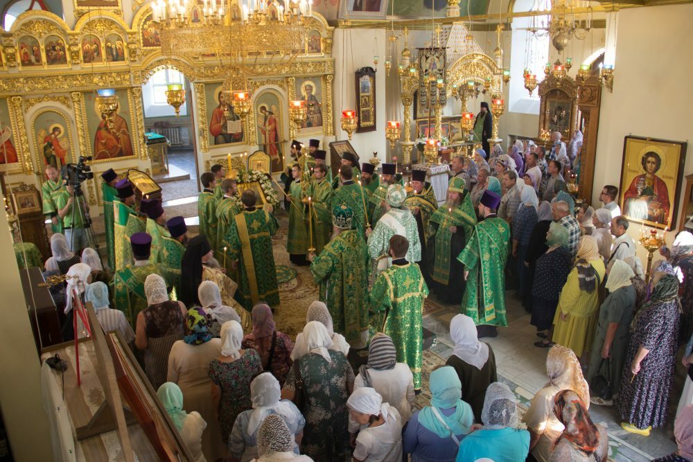 Митрополит Серафим и епископ Митрофан совершили всенощное бдение в Сергиевской церкви села Соловцовка