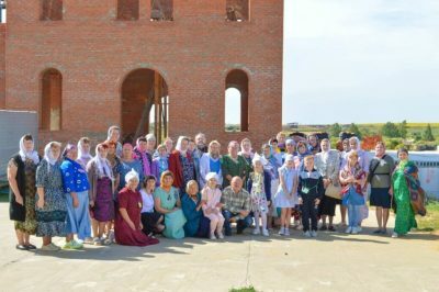 Верующие из Шемышейского района поклонились святым мощам блаженного Иоанна Кочетовского