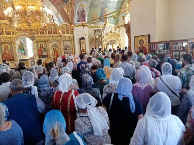 Паломники совершили крестный ход из Оленевки в Соловцовку