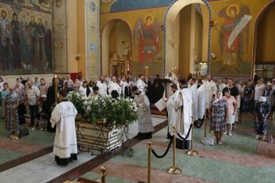 Митрополит Серафим совершил всенощное бдение с чином Погребения Плащаницы в Вознесенском кафедральном соборе Кузнецка