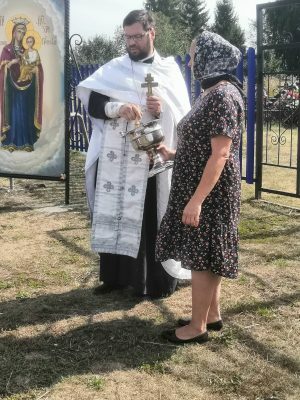 Священник Сергий Беляков освятил иконы на двух погостах в с. Вирге