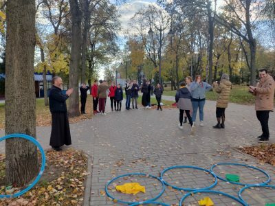 В сквере у Спасского собора прошли состязания среди подростков «Осень спортивная – 2022»
