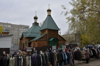 На площади перед храмом Серафима Саровского прошла благотворительная ярмарка