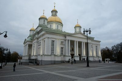 В канун дня памяти святого благоверного князя Александра Невского митрополит Серафим совершил всенощное бдение в Спасском кафедральном соборе