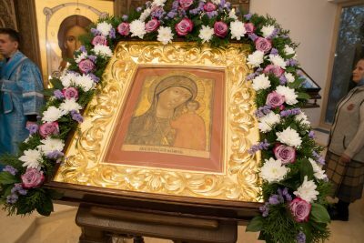 В праздник Казанской иконы Божией Матери митрополит Серафим совершил литургию в Спасо-Преображенском мужском монастыре