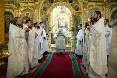 В Димитриевскую родительскую субботу митрополит Серафим совершил литургию в Успенском соборе Пензы