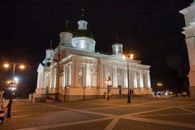 В праздник Светлого Христова Воскресения митрополит Серафим совершил торжественное богослужение в Спасском кафедральном соборе