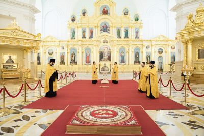 В канун дня памяти святителя Николая Чудотворца митрополит Серафим совершил всенощное бдение в Спасском кафедральном соборе
