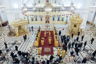 Митрополит Серафим совершил всенощное бдение и новогодний молебен в Спасском кафедральном соборе