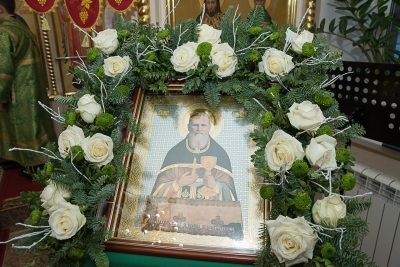 В престольный праздник митрополит Серафим совершил литургию в храме святого Иоанна Кронштадтского