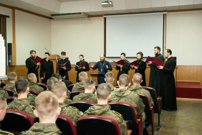 Хор духовенства поздравил курсантов Артиллерийского института с Рождеством Христовым