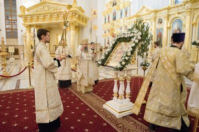 В канун Рождества Христова митрополит Серафим совершил всенощное бдение в Спасском кафедральном соборе