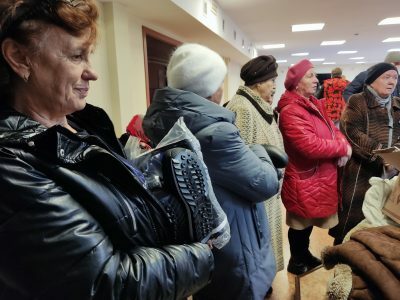 Пензенская епархия передала новую одежду для пенсионеров и инвалидов из числа беженцев