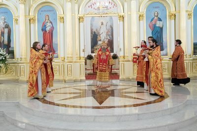 В праздник Светлого Христова Воскресения митрополит Серафим совершил торжественное богослужение в Спасском кафедральном соборе