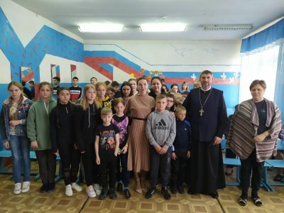 Священнослужитель встретился с учащимися школы села Кривошеевка