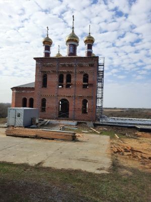 Продолжается строительство храма Архистратига Божия Михаила в селе Кочетовка