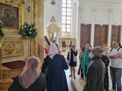 В Спасском кафедральном соборе продолжаются экскурсии для незрячих и слабовидящих людей